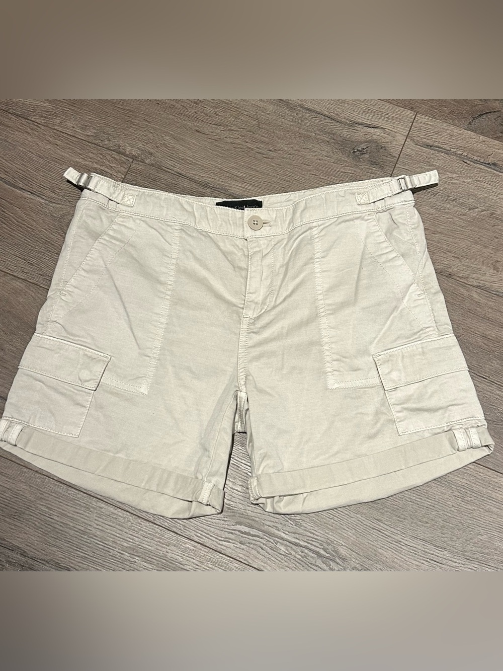 Calvin Klein Jeans Women's Cargo Shorts in Light Beige